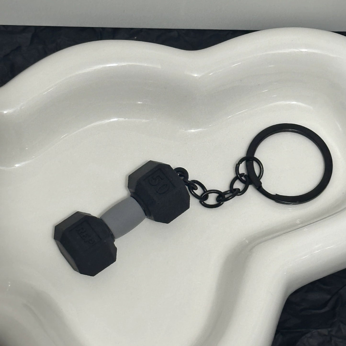 Mini detachable large barbell fitness peripheral keychain, high-value MIU system bag pendant, accessories.