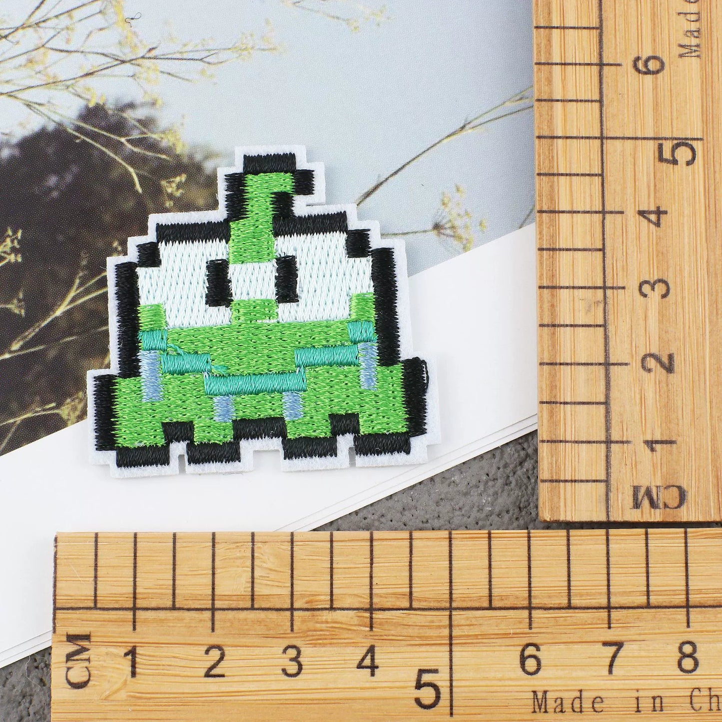 New pixel style cartoon embroidery sticker mosaic cloth sticker retro patch sticker game character computer embroidery badge