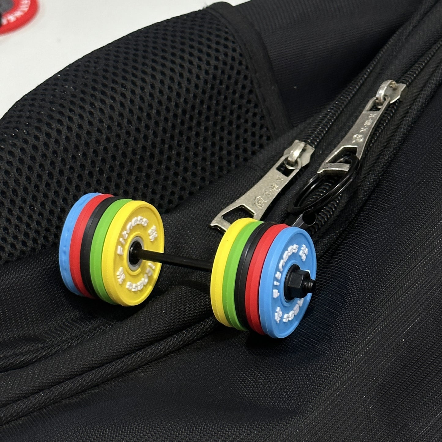 Mini detachable large barbell fitness peripheral keychain, high-value MIU system bag pendant, accessories.
