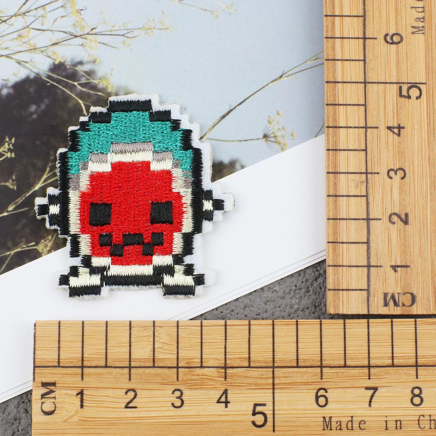 New pixel style cartoon embroidery sticker mosaic cloth sticker retro patch sticker game character computer embroidery badge